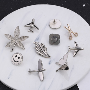 Pin de solapa de Metal diseñado Ding Yi, PIN de esmalte duro suave de <span class=keywords><strong>Dragon</strong></span> <span class=keywords><strong>Ball</strong></span>, Pin de solapa de Anime Wukong de dibujos animados para <span class=keywords><strong>gorra</strong></span> - Product Image 3