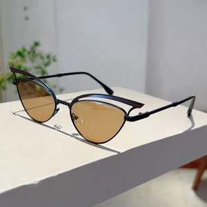 Lunettes de soleil œil-de-chat ajourées en métal, forme papillon, dégradées, protection UV400, pour femme, avec logo personnalisé, collection mode 2025 - Product Image 1