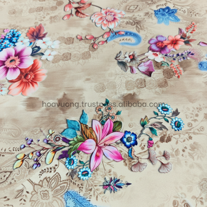 Matériau de luxe en tissu de soie imprimé 100D pour pyjamas et vêtements de détente d'âge moyen - Product Image 1