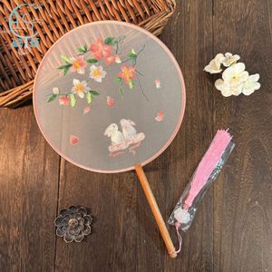 พัดกลมปักลายดอกโบตั๋นผ้าไหมซีพีเปปไทด์ สำหรับงานแต่งงานแบบฮั่นฝู - Product Image 4