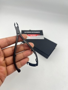 Nouvel arrivage : Coupe-cuticules professionnel noir couleur plasma, lame incurvée et affûtée avec verrouillage, pince à ongles pour manucure - Product Image 4