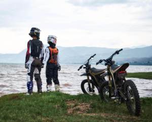 Motocicleta Eléctrica Todoterreno LYNX de 72V 40Ah con Motor sin Escobillas, 10kW, 410Nm de Torque, 85km/h, 120km de Autonomía, Cuadro de Aluminio, para Adultos, de FW Warehouse - Product Image 3