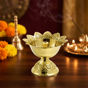 Ensemble de 3 lampes à huile en laiton faites à la main, style lotus, décoratives traditionnelles indiennes, pour la maison - Product Image 6