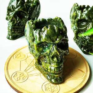 Cenicero de calaveras de jade Xiuyan talladas a mano al por mayor, cenicero de calaveras de jade verde, artesanías de piedra de cristal natural para decoración del hogar, regalo de Halloween - Product Image 3