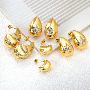 Boucles d'oreilles clous goutte d'eau en acier inoxydable plaqué or 18 carats avec zircone cubique étoile brillante, étanches et élégantes - Product Image 1