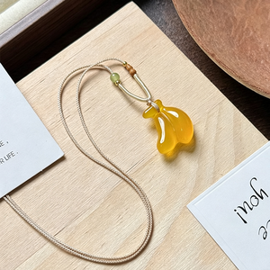 Collier pendentif banane en agate jaune naturelle de 20 mm, cordon réglable, collier en cristal de guérison pour femmes, à porter au quotidien - Product Image 5
