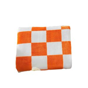 Manta a cuadros, lujosa manta de lana con rejilla de tablero de ajedrez para decoración del hogar, mantas cálidas suaves y acogedoras naranjas y blancas - Product Image 1