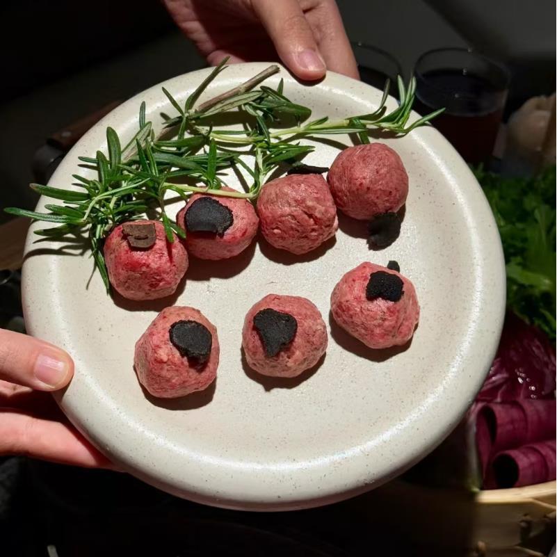 M73062 [Wabi-Sabi White] Plateau de boulettes de truffe noire