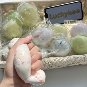 Luckykoo Balle anti-stress créative en TPR de 6 cm, saveur menthe chocolat noir, faite à la main, pour enfants et adultes - Product Image 1