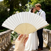 Éventails en soie personnalisés pour mariage, lot de 10 éventails pliants en bambou gravés sur mesure avec sacs en organza, cadeaux de mariage d'été