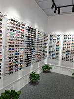 Vente directe d'usine de lunettes de soleil en plastique de haute qualité, logo personnalisé, lunettes de soleil UV400 unisexes