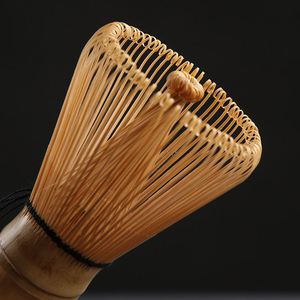 Chasen al por mayor hecho a mano con soporte, batidor de matcha de Tailandia con paquete sostenible - Product Image 4