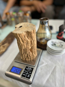 Madera de Oud Vietnamita Toc Bong, Variaciones de Grano Natural, Aroma Amaderado Dulce y Ligero para Aplicaciones Artesanales Especiales - Product Image 6