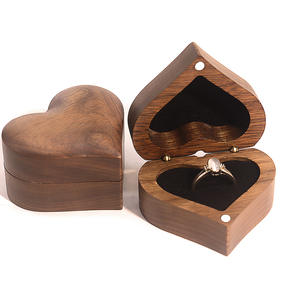 Caja de Anillos de Madera en Forma de Corazón de Nogal con Logotipo Personalizado, para Exhibición de Joyería, Almacenamiento y Empaque para Compromisos y Bodas - Product Image 3