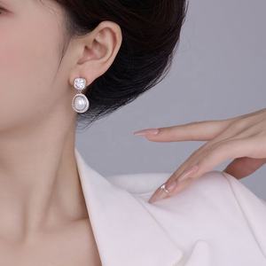 Pendientes Geométricos de Circonia Estilo Retro Francés para Mujer, Joyería de Cobre de Alta Gama, Nueva Tendencia, con Perla, Hechos a Mano, Modernos - Product Image 5