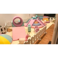Aire de jeux douce intérieure confortable de haute qualité avec des jouets de jeu doux colorés équipement d'escalade doux pour le centre pour enfants