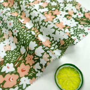Nouvel arrivage de <span class=keywords><strong>tissu</strong></span> de coton biologique imprimé de petites fleurs vert lisse pour des vêtements de mode durables - Product Image 1