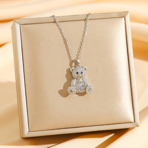 Ours en peluche <span class=keywords><strong>collier</strong></span> femmes animé ours clavicule chaîne mignon petit ours pendentif Zircon titane acier cristal <span class=keywords><strong>collier</strong></span> - Product Image 4