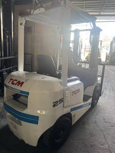 Montacargas <span class=keywords><strong>TCM</strong></span> FD25T3 Usado, 3 Toneladas, Diésel, Mástil de Dos Etapas, Operación Asentada, Alta Eficiencia, Bajas Horas de Trabajo, en Venta - Product Image 3