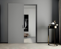 Porte coulissante intérieure de sécurité moderne Porte fantôme en bois massif personnalisée pour chambre à coucher Surface imperméable et finie