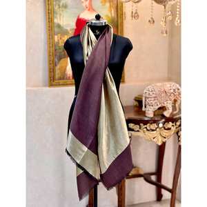 ผ้าคลุมไหล่แบบกลับด้านได้ รุ่น New Zari Moonlight ให้ความอบอุ่นสำหรับฤดูหนาว เหมาะสำหรับงานแต่งงานและเทศกาลในอินเดีย ปี 2025 รับผลิตแบบ OEM ขายส่ง ผลิตในอินเดีย - Product Image 1