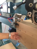 Machine manuelle de couture de boîtes en carton machine à clouer à double servo en carton