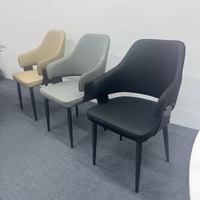 Fauteuil ergonomique contemporain |   Chaise de salle à manger en cuir à dossier ajouré, structure métallique robuste, mobilier d'appoint de luxe pour la maison