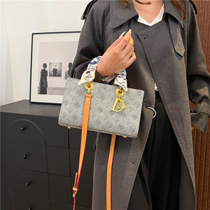 Sac de voyage en cuir véritable de créateur pour femmes et hommes, luxe original, dernières créations originales, citations inspirantes pour tous les styles - Product Image 1