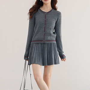 <span class=keywords><strong>Pull</strong></span>-over tricoté de printemps <span class=keywords><strong>en</strong></span> <span class=keywords><strong>laine</strong></span> personnalisé, <span class=keywords><strong>ensemble</strong></span> deux pièces avec <span class=keywords><strong>jupe</strong></span> plissée pour femmes - Product Image 6
