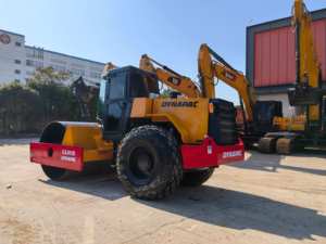 Rouleau vibratoire à tambour unique Dynapac 301D de 12 tonnes de qualité suédoise, certifié CE EPA pour le compactage routier - Product Image 3
