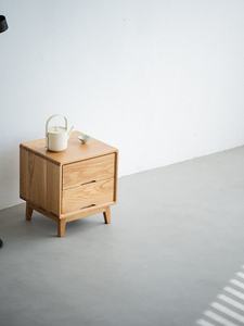 Mesita de Noche Moderna y Elegante de Diseño Nórdico para Dormitorio, de Madera Maciza con Dos Cajones de Almacenamiento, Duradera y Multifuncional - Product Image 3