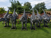 Costume de dinosaure réaliste T-Rex avec pattes cachées pour parcs à thème et parcs d'attractions - En vente