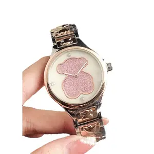 Relógio de pulseira de aço inoxidável novo estilo KPOP para mulheres, relógio coreano de moda de 2024, ursinho pequeno