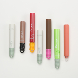 <span class=keywords><strong>Tube</strong></span> applicateur en silicone souple personnalisé pour brillant à lèvres, emballage de baume à lèvres, <span class=keywords><strong>tube</strong></span> cosmétique en plastique à presser avec capuchon anneau et design porte-clés - Product Image 3