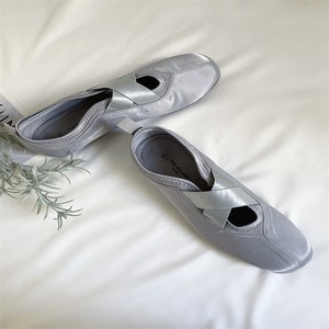 Robe d'extérieur décontractée pour femmes à la mode utiliser chaussures <span class=keywords><strong>de</strong></span> ballet à bout en satin couleur unie talons fins antidérapants doux pour l'extérieur - Product Image 6