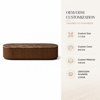 Table basse ovale avec plateau en marbre et corps cannelé en noyer pour salon