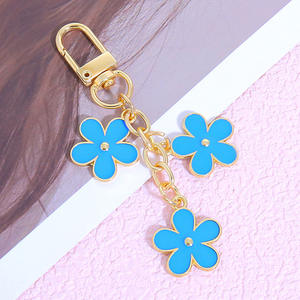 Colored Flower-shaped Metal <b>Keychain</b> - Creative DIY Alloy - Double-sided Small Flower <b>Keychain</b> - Suitable for Bag Accessories - Product Image 4