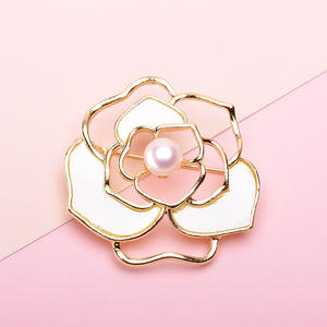 Broche de Perlas de Agua Dulce de Alta Rentabilidad de Tilian, Rosa Hueca y Flor de Seno para Regalo - Product Image 2