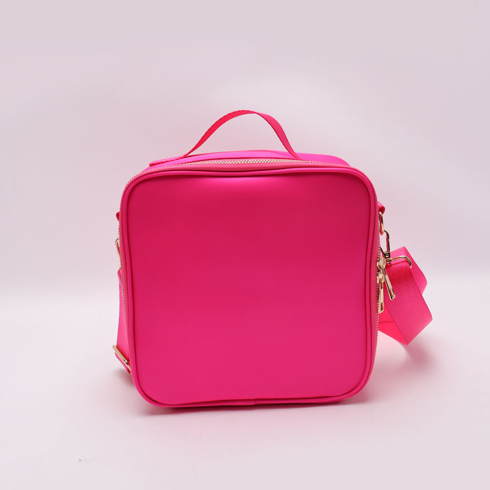 สีชมพูร้อน