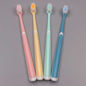 Cepillo de dientes de cabeza pequeña con cerdas suaves de 19,1 cm para adultos, limpieza manual y blanqueamiento - Product Image 5