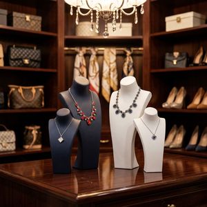 Expositor de Collares de Lujo de Cuero PU al por Mayor para Tiendas de Joyería y Escaparates - Soporte Delicado para Exhibición de Collares - Product Image 5