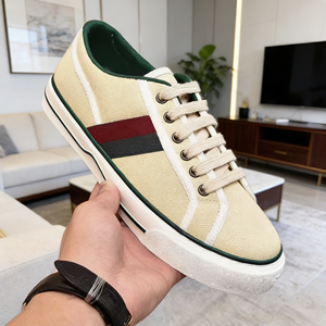 Chaussures décontractées de luxe à lacets en maille pour hommes et femmes |   Chaussures de haute qualité sans odeur, vente en gros et service personnalisé disponible - Product Image 2