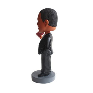 Résine Artisanat Dessin Animé Haut-Parleur Bobblehead Figurine Creative Orator Poupée Humoristique Bureau Décor Bureau Voiture Décoration de La Maison - Product Image 2