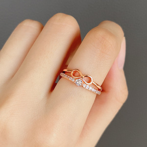 Anello con Design a Nodo Infinito in Stile Rosa per Donne - Product Image 4