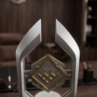 Trophée de champion sportif portable en métal 3D géométrique moderne, finition bicolore, logo en relief, pour l'affichage des prix des tournois de jeux vidéo