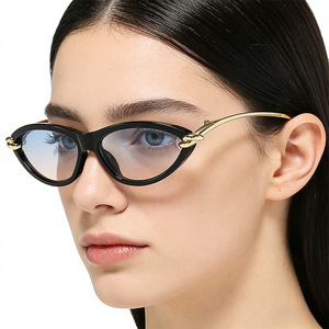 Lunettes de soleil œil-de-chat tendance et personnalisées pour hommes et femmes, idéales pour la conduite autonome et les vacances, offrant une protection solaire. - Product Image 3