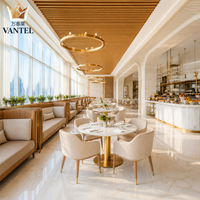 Ensemble de mobilier de luxe pour hôtel et restaurant avec tables en marbre, chaises de salle à manger, banquettes, comptoir de buffet et tabourets de bar