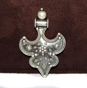 Pendentif design de qualité supérieure en argent sterling 925 massif finition oxydée disponible en gros - Product Image 1