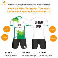 Nouveau maillot de football d'été personnalisé respirant à séchage rapide 100% polyester col en V avec logo personnalisé manches courtes pour adultes