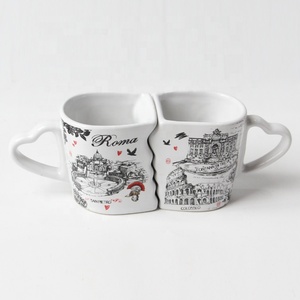 Tasse à café pour couple avec poignée en forme de cœur romantique SWT |   Tasse en céramique imprimée avec un monument de Rome |   Tasse à café ou à thé souvenir pour voyage, mug cadeau - Product Image 1